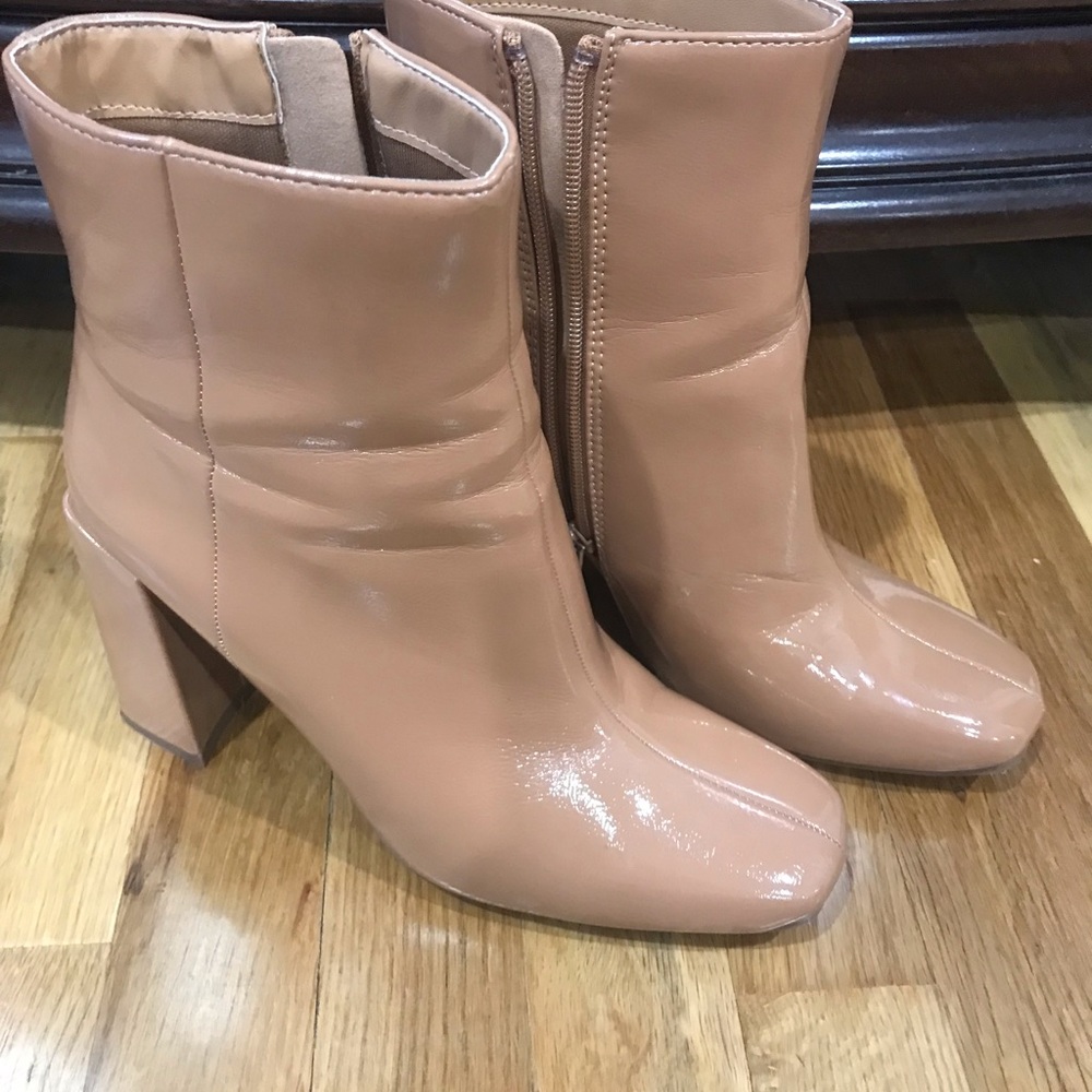 Tan booties size 7. Great condition! Pleather outing, worn a few times only.